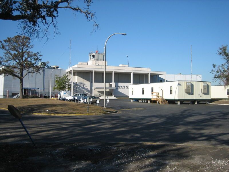 File:LakefrontMainTerminalTrailers.jpg