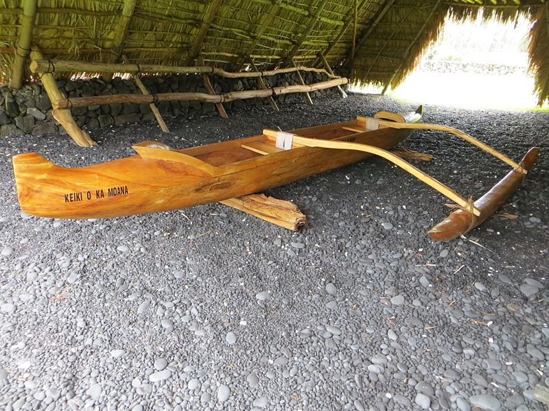 File:Maui-Piilanihale-canoehouse-canoe.JPG