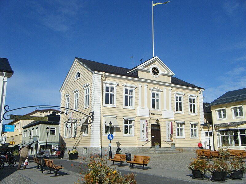 File:Piteå rådhus 2009.jpg