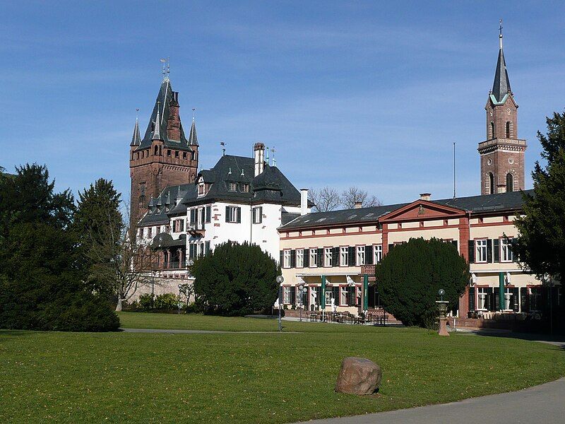 File:Schloss Weinheim 04.jpg