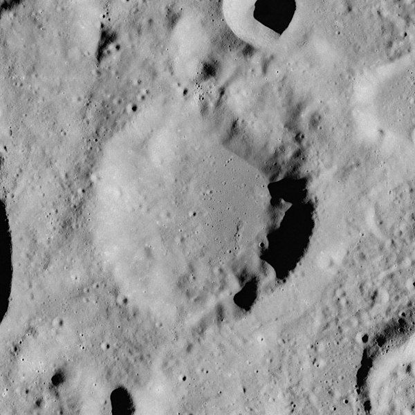 File:Tisserand crater AS17-M-0294.jpg