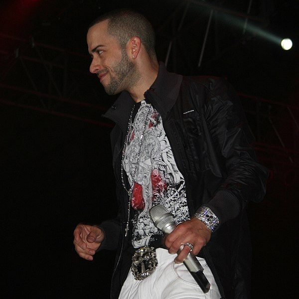 File:Yandel.jpg