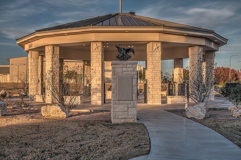 File:18-34-094-memorial.jpg