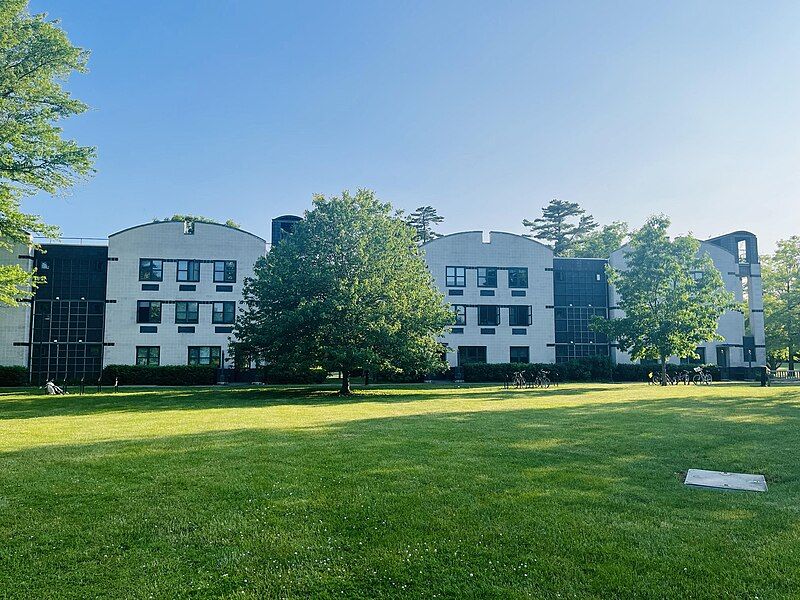 File:Alumni Houses.jpg