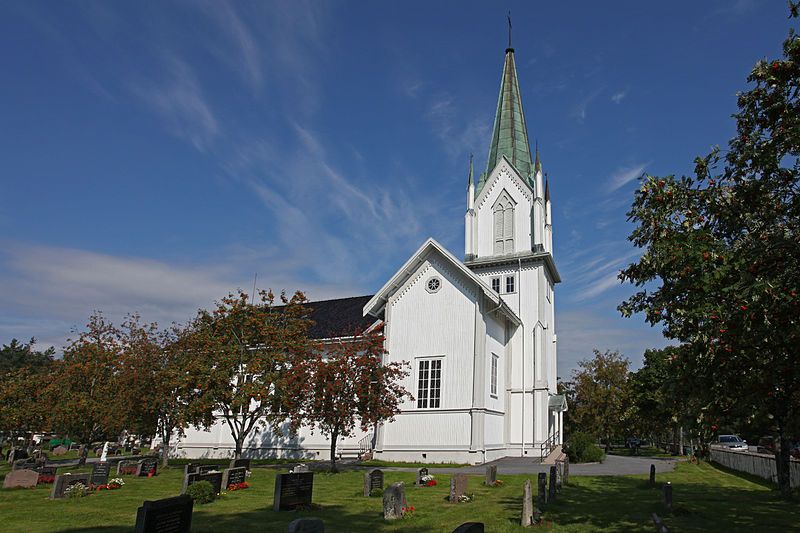 File:Bakke kirke TRS.jpg