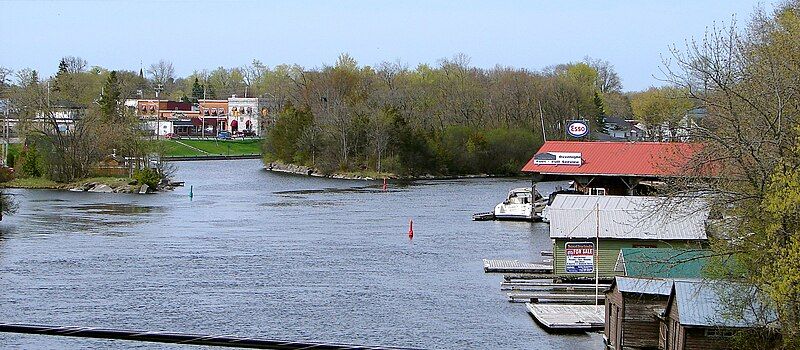 File:Bobcaygeon ON.JPG