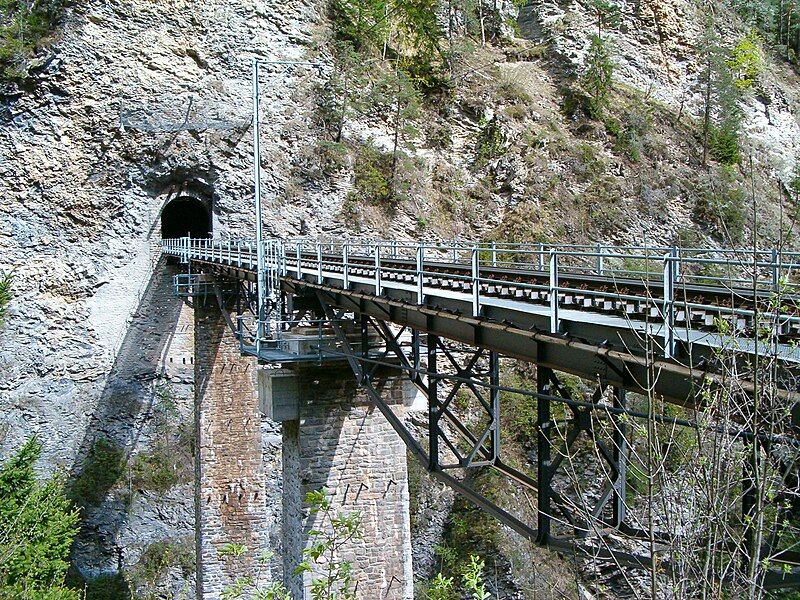 File:Castielertobelviadukt1.jpg