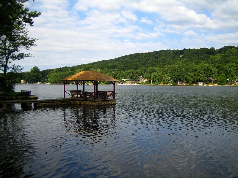 File:Cedarlake.JPG