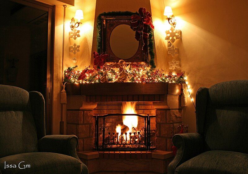 File:Christmas Fireplace.jpg