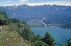 The town and the Lago di Santa Croce.