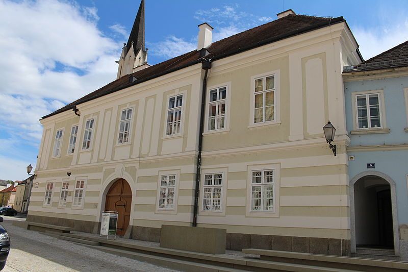 File:Hauptplatz5Melk.JPG