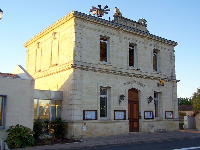 File:Haux 33 Mairie.jpg