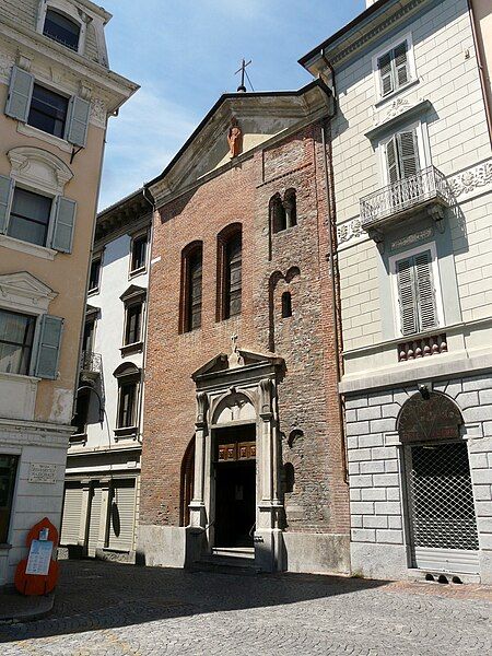 File:Ivrea-chiesa san ulderico-esterno.jpg