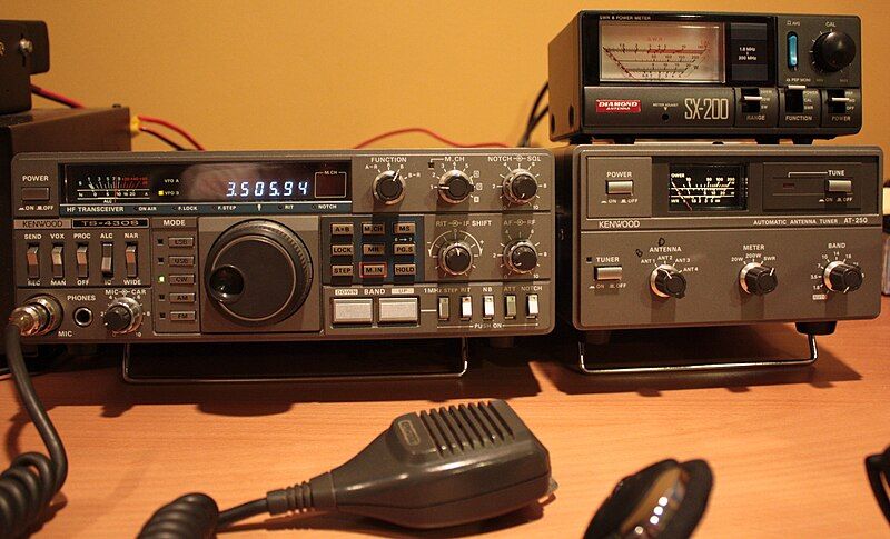 File:Kenwood-ts-430s-station.jpg