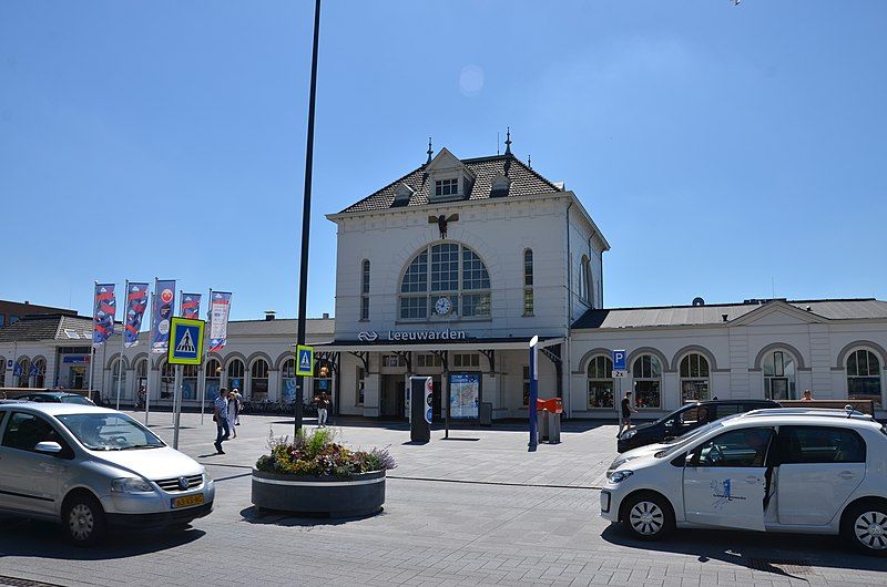 File:Leeuwarden train station.jpg