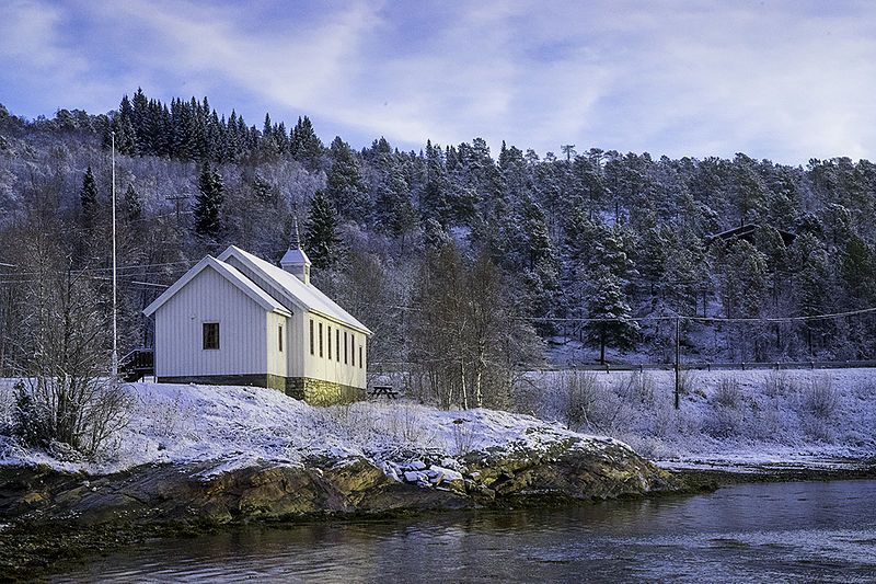 File:Meistervik kirke.jpg