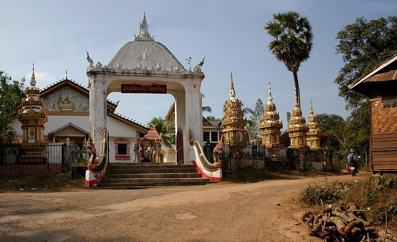 File:Muang Phon Hong-02-Wat-gje.jpg