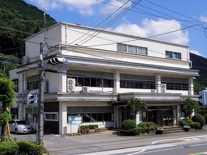 File:Nishiawakura village office.jpg