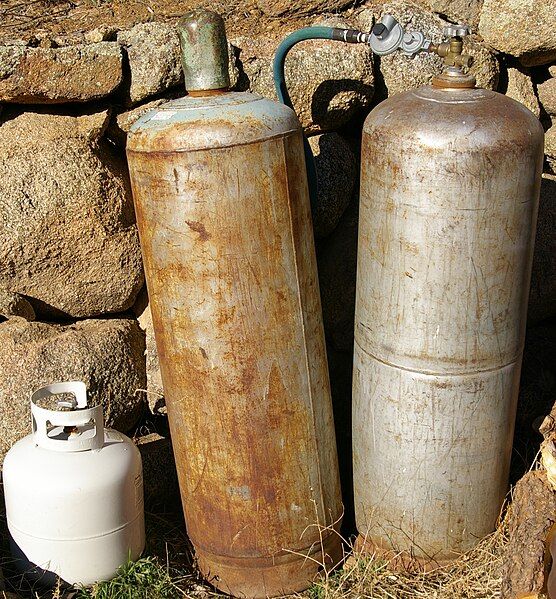 File:Propane tanks large.jpg