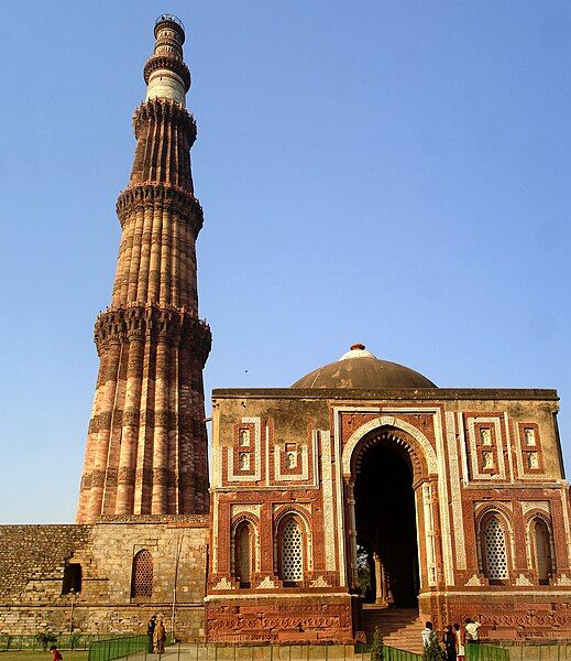 File:Qutab Minar mausoleum.jpg