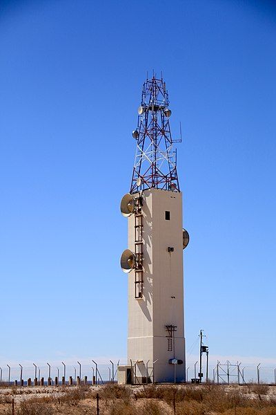 File:Richtfunkturm Namibia.jpg