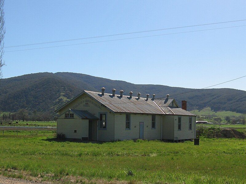 File:TowongMemorialHall.JPG