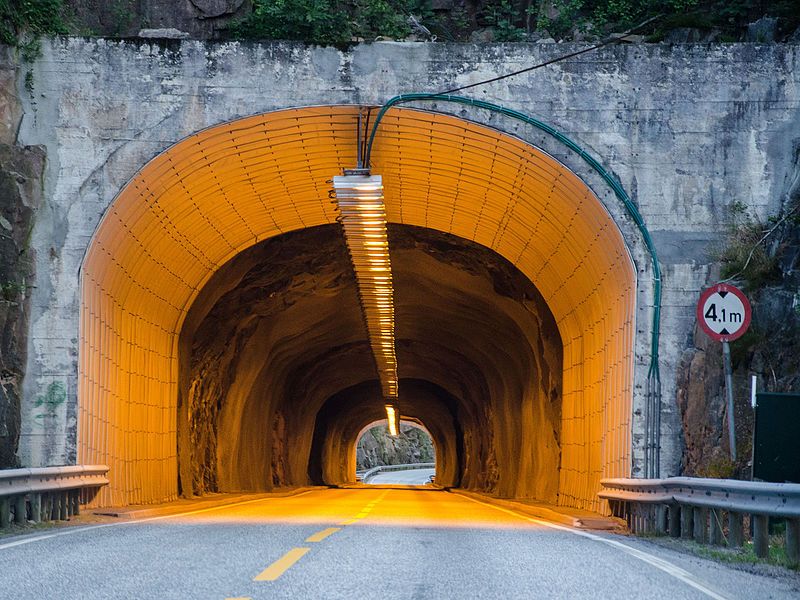 File:Trøde-Bråhei tunnel01.jpg