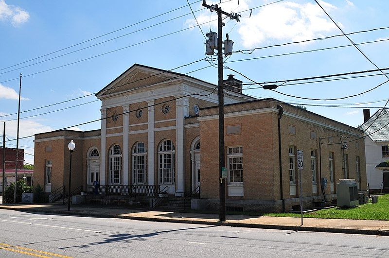 File:WilkesboroFedBldg1.JPG