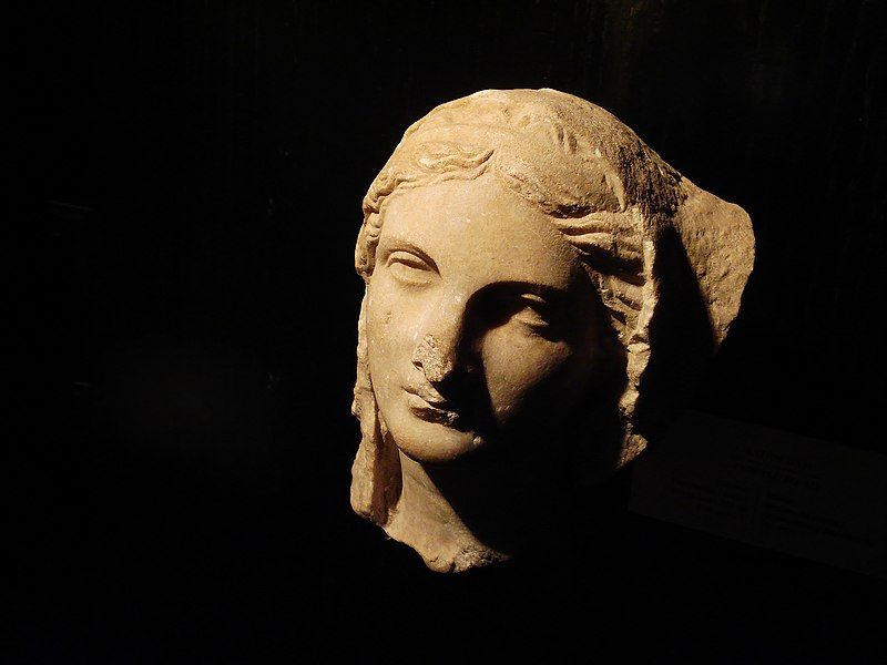 File:Woman dsc02724-istanbul-archaelogy-museum.JPG