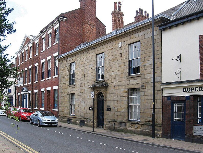 File:45 Ropergate, Pontefract.jpg