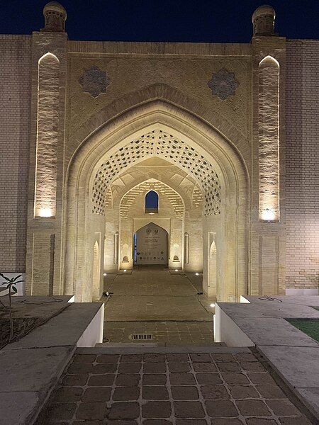 File:Al-Sarai Gateway.jpg