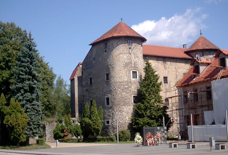 File:Burg Ogulin.jpg