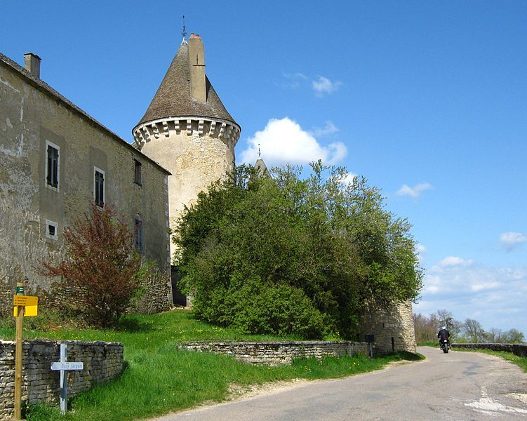 File:Chateau de Rully.JPG