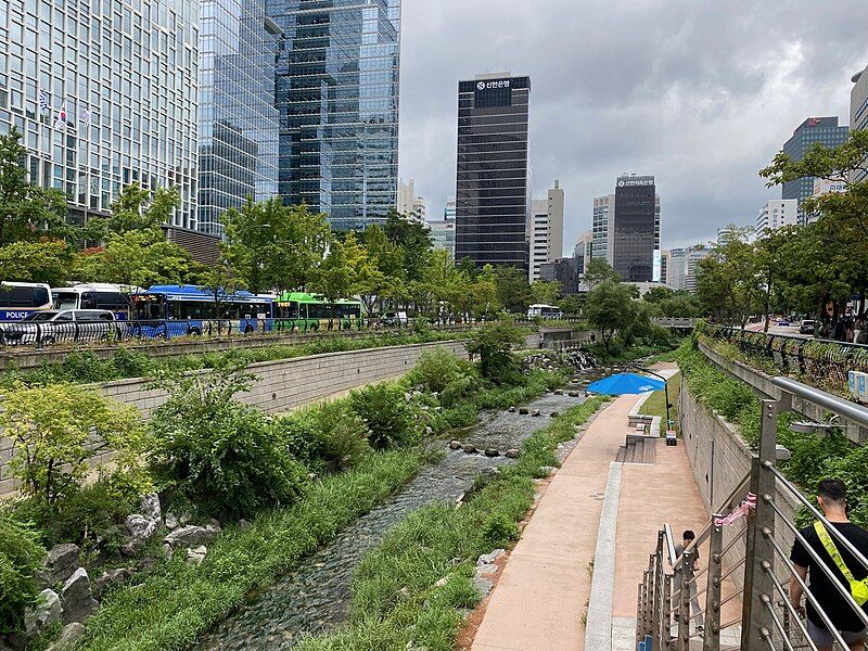 File:Cheonggyecheon stream 1.jpg