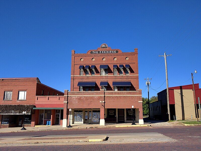 File:Eskridge Hotel.jpg