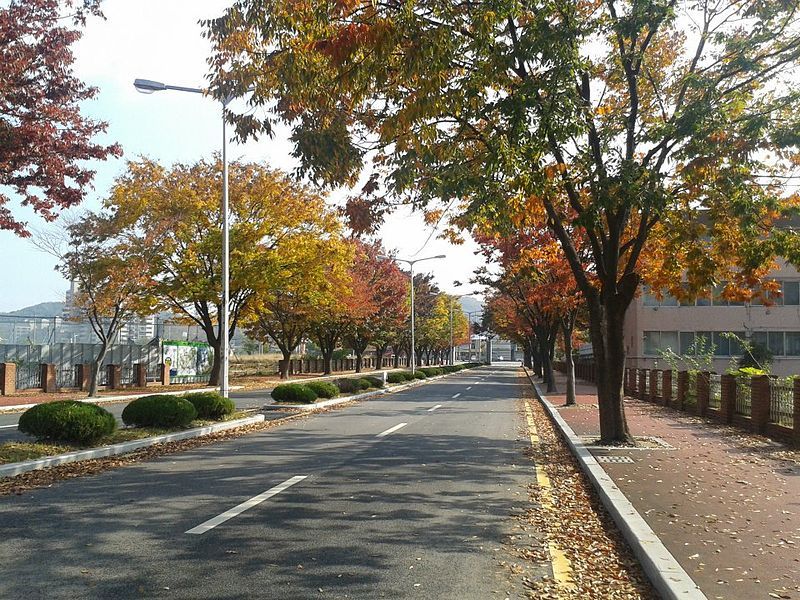 File:Front Gate Cheonan.jpg