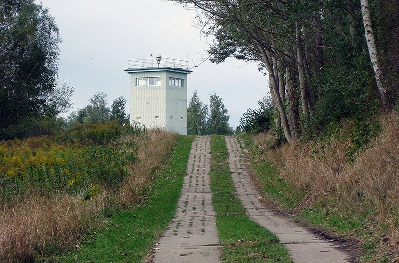 File:Kolonnenweg tower.jpg