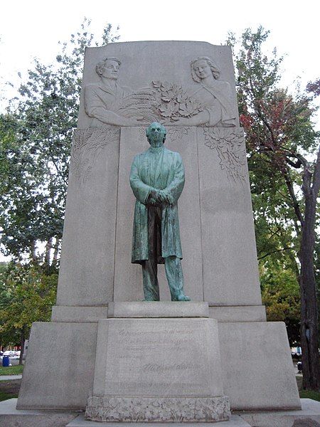 File:Laurier Memorial.JPG