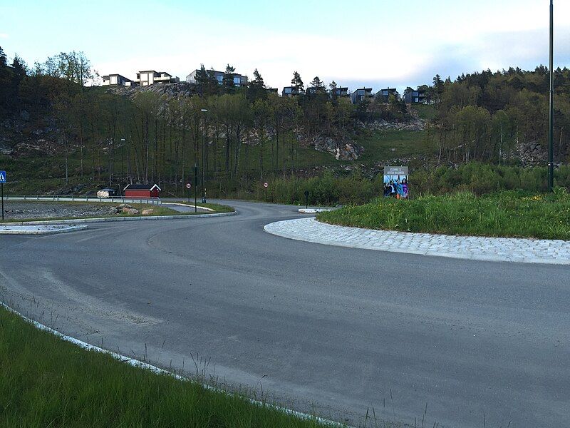 File:Lauvåsen-1.jpg