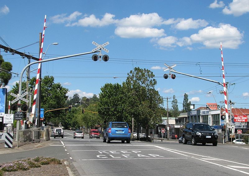 File:Lilydale Railway Crossing.jpg