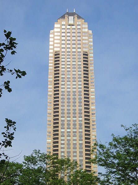 File:Park Tower 060527.jpg