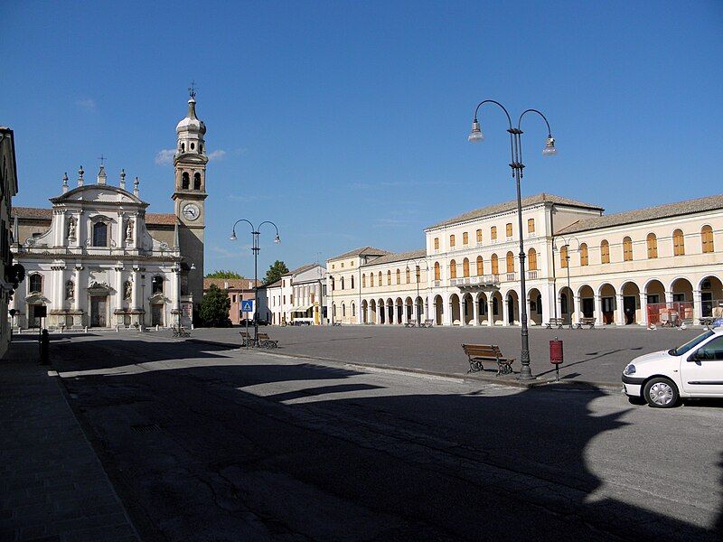 File:Piazza Fetonte (Crespino).jpg