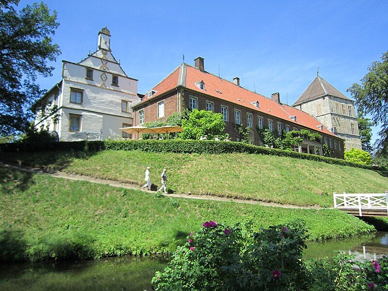 File:Rheda Schloss.jpg