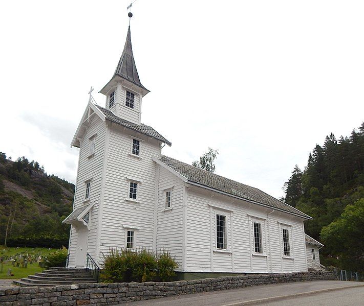 File:Stamnes kirke.jpg