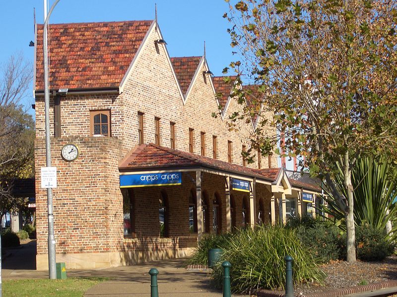 File:Sutherland shops.JPG