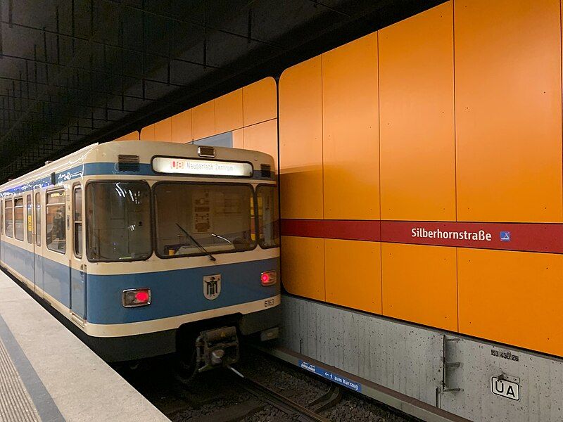 File:U8 Silberhornstraße.jpeg