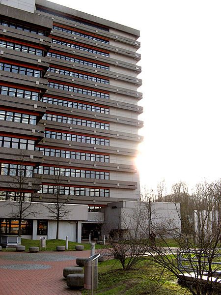 File:Uni essen klinikum-institutsgruppengebäude.jpg