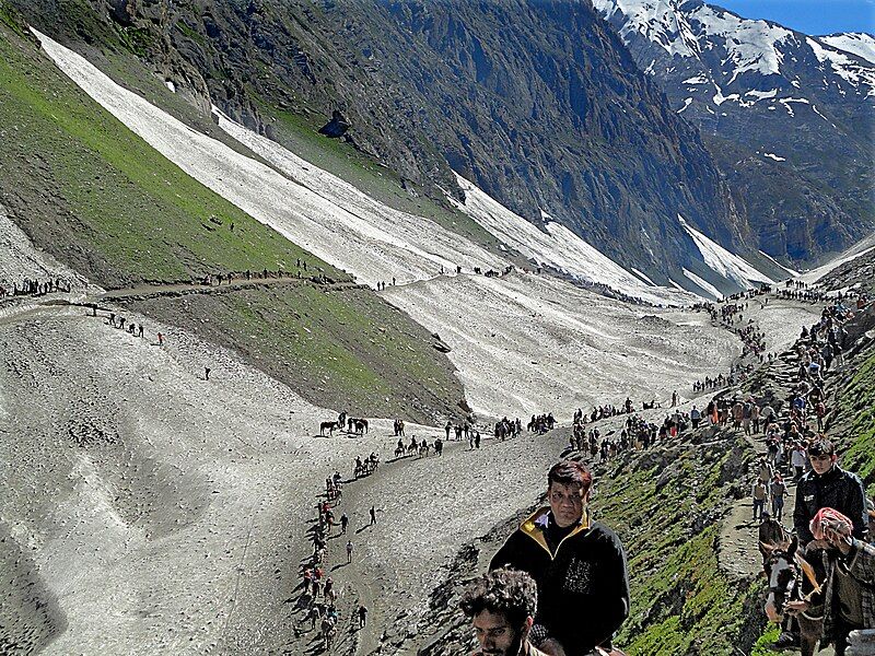 File:AmarnathPilgrimTrek.JPG