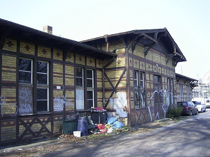 File:Bürgerbahnhof Potsdam-Wildpark.jpg