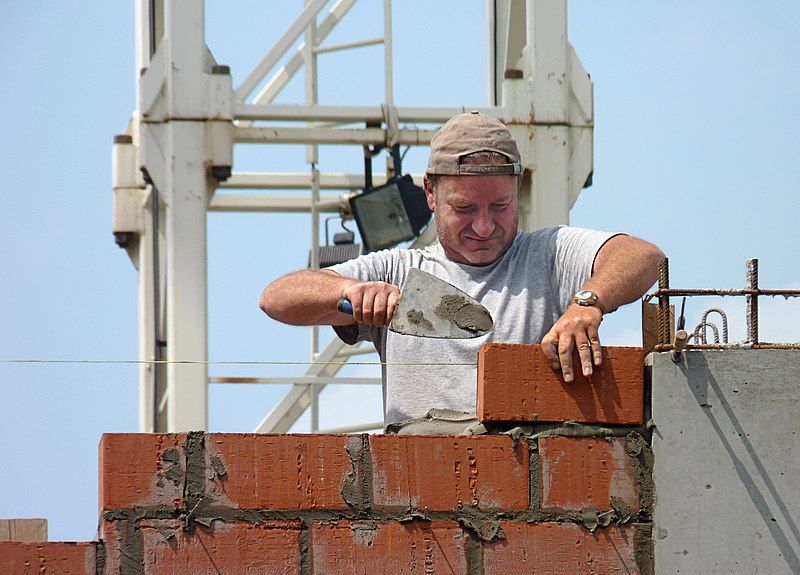 File:Bricklayer J4.jpg